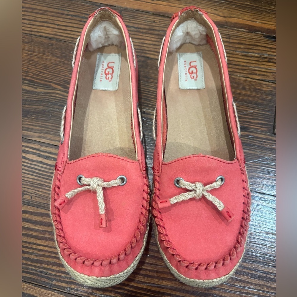 UGG Chivon Espadrille Women’s Coral Flat Loafer Leather Sheepskin Logo Sz 7.5